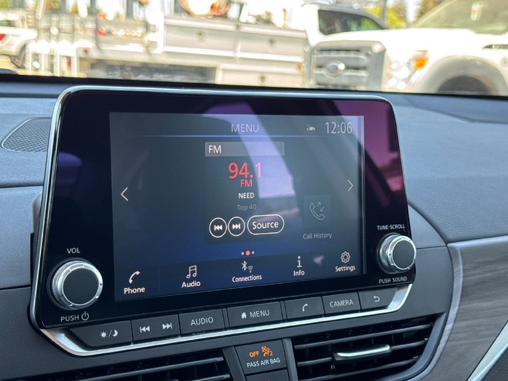 Used 2025 Nissan Altima 2.5 SV FWD image 16