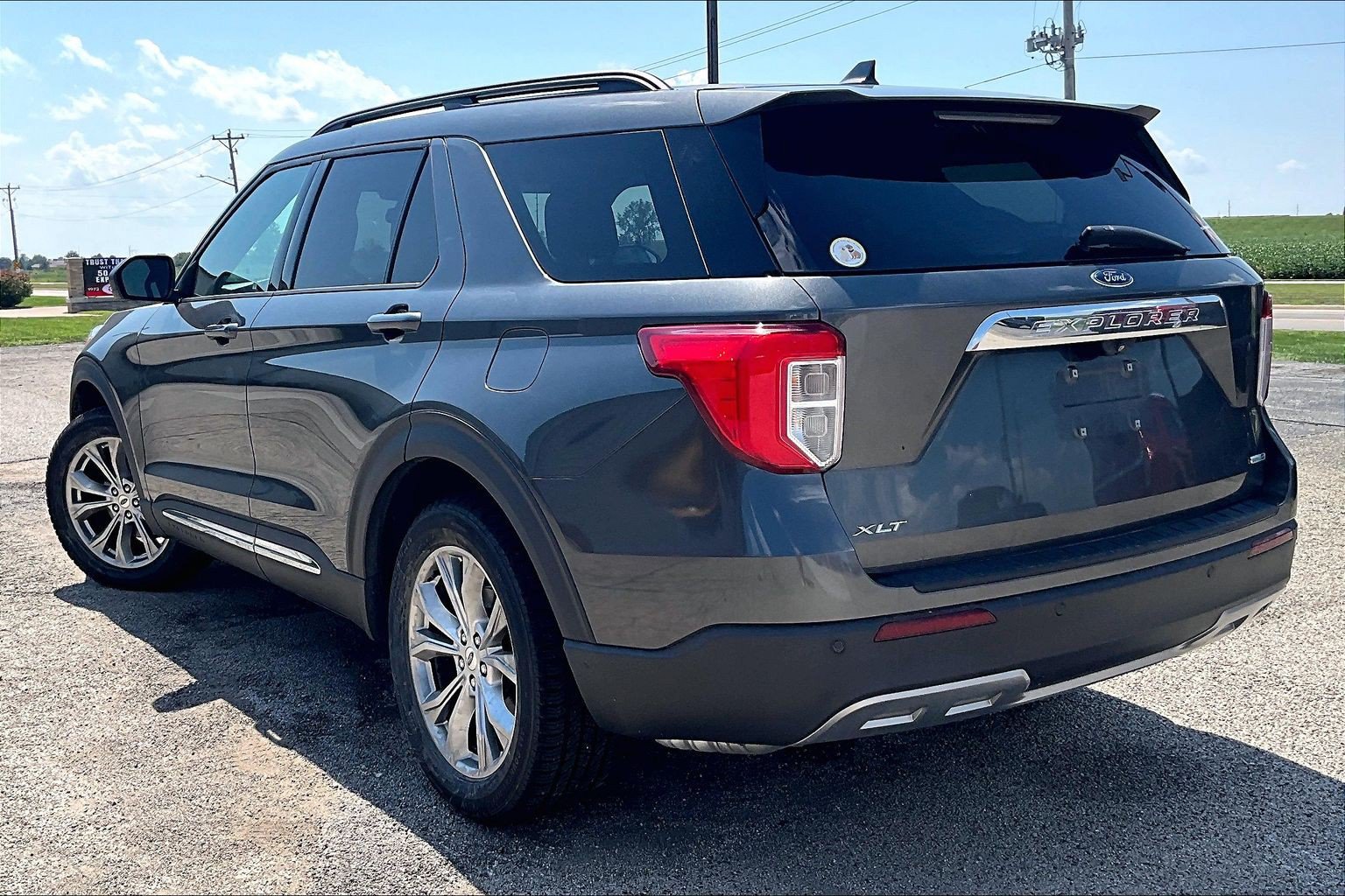 Certified 2020 Ford Explorer XLT w/ Equipment Group 202A AWD/4WD image 6