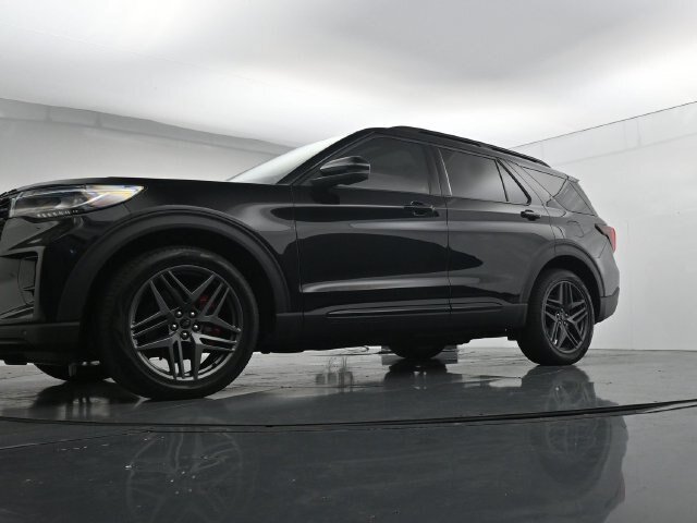 Certified 2025 Ford Explorer ST AWD/4WD image 38