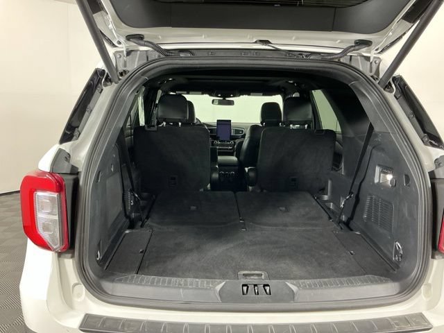 Certified 2024 Ford Explorer ST w/ Technology Package AWD/4WD image 32