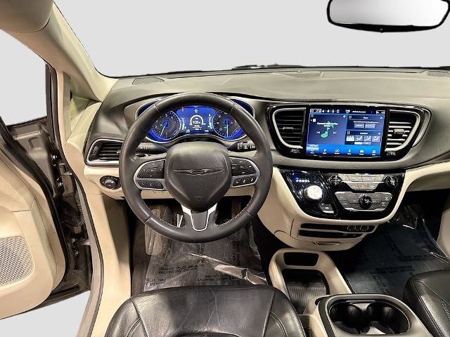 Used 2022 Chrysler Pacifica Touring-L FWD image 18