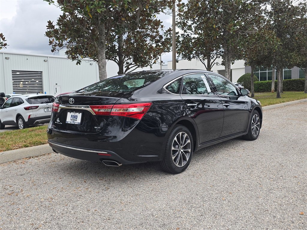 Used 2018 Toyota Avalon XLE image 3