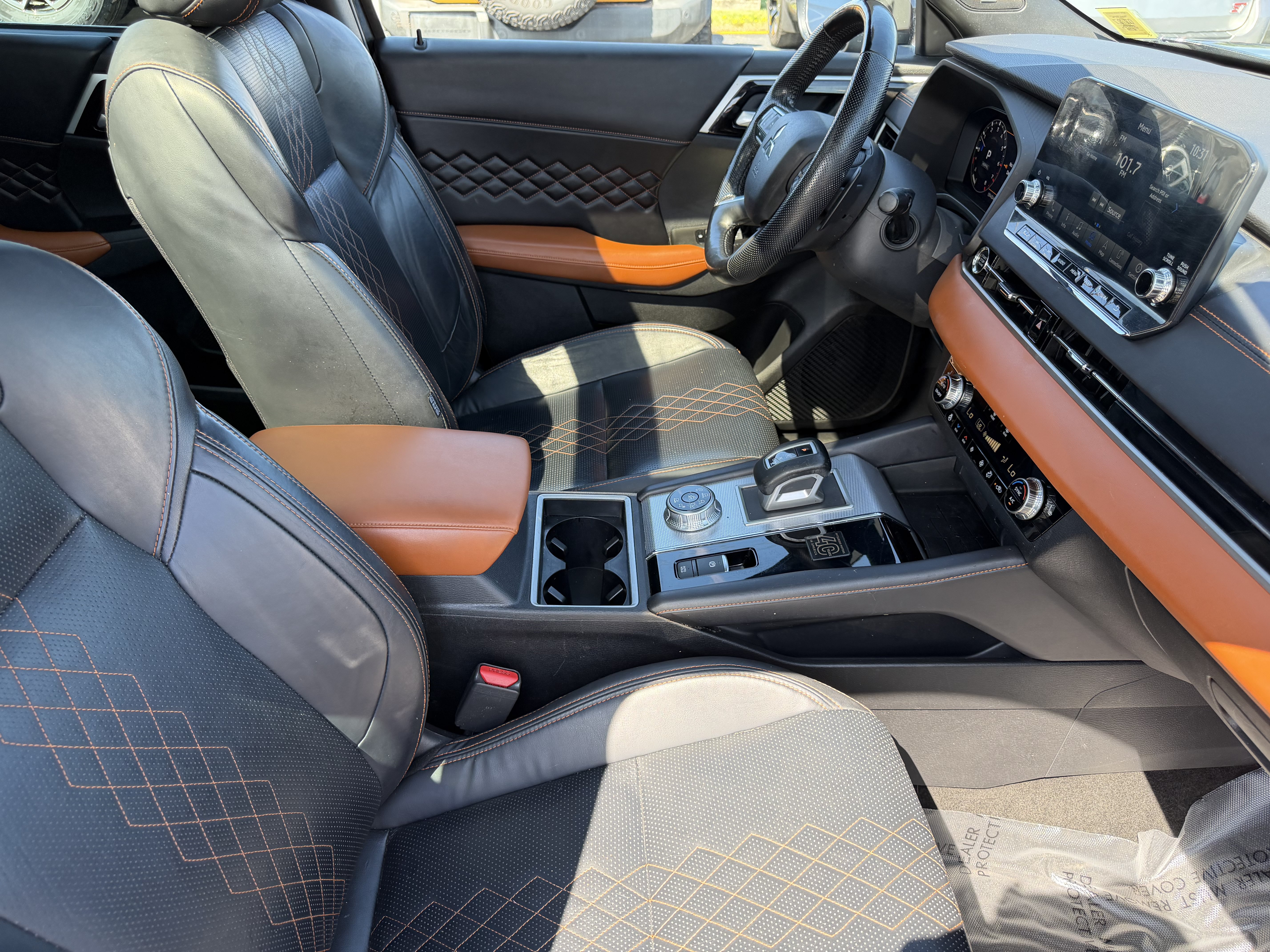 Used 2023 Mitsubishi Outlander AWD image 15
