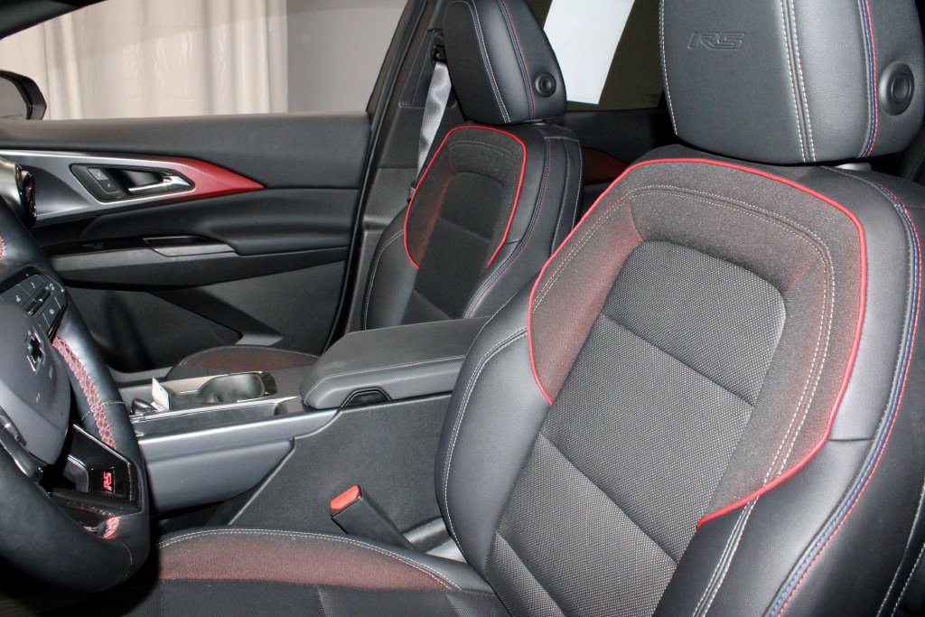 Used 2024 Chevrolet Equinox EV RS FWD image 24