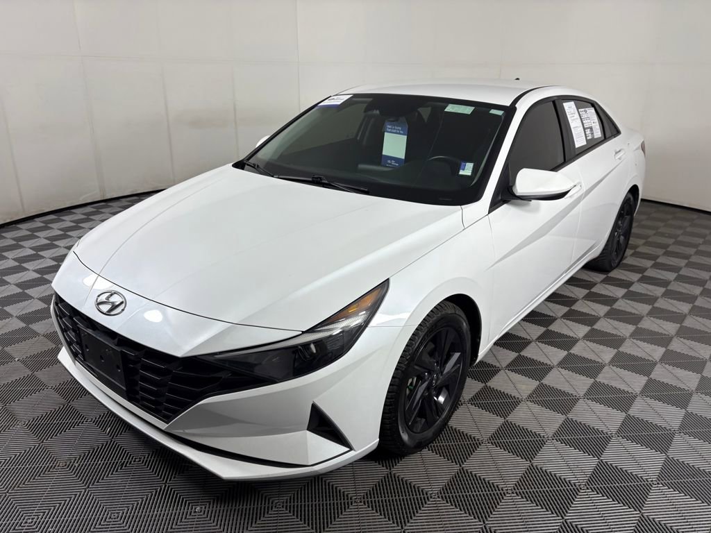 Used 2022 Hyundai Elantra SEL w/ Convenience Package image 3