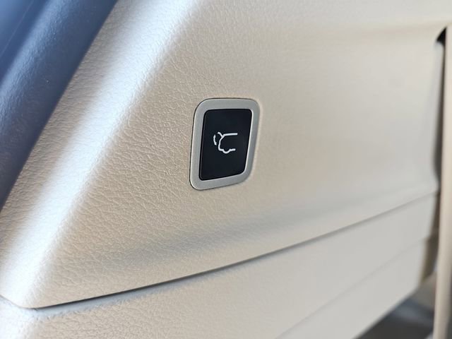 Used 2024 Chrysler Voyager LX FWD image 16