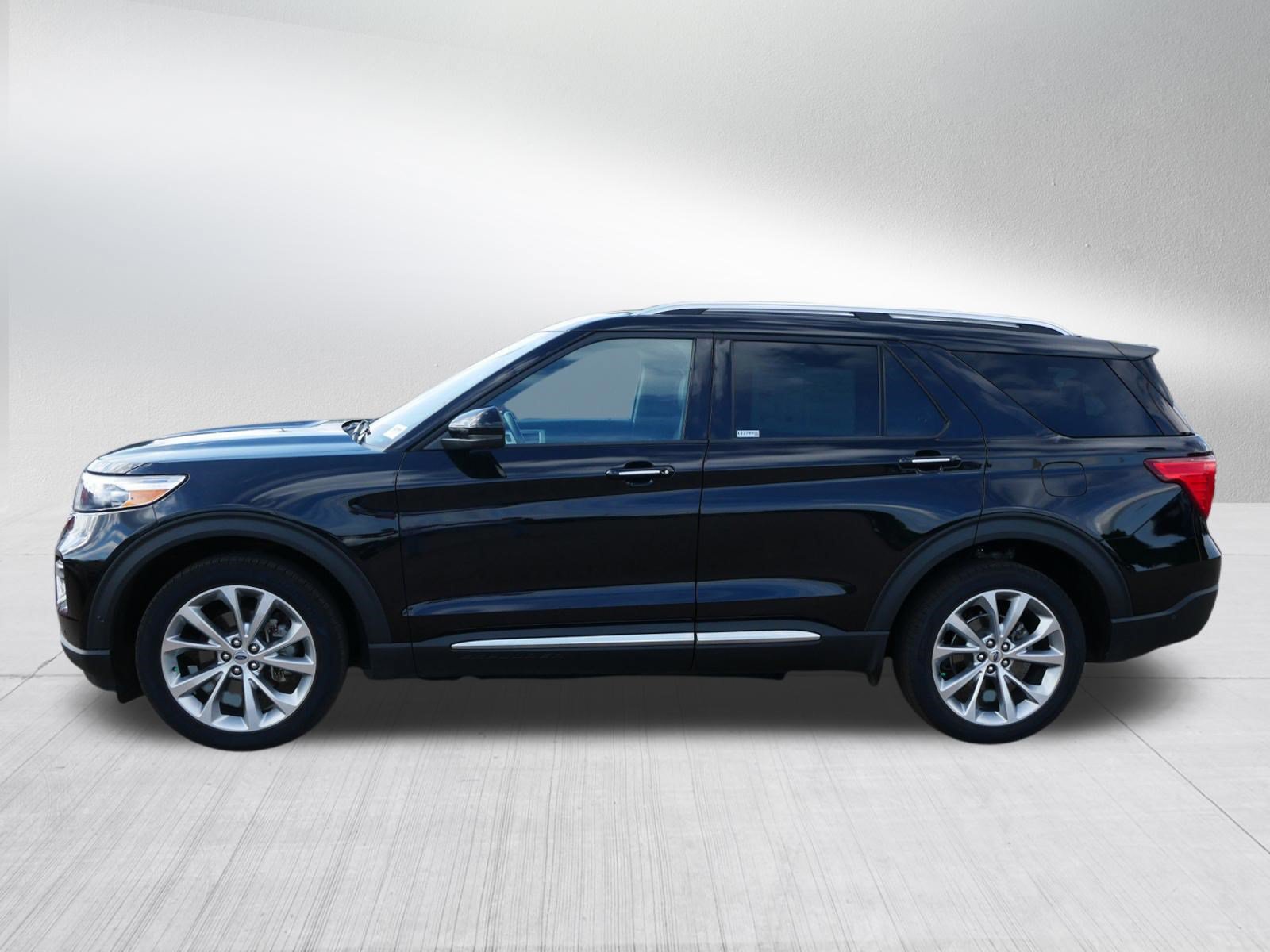 Certified 2021 Ford Explorer Platinum w/ Equipment Group 601A AWD/4WD image 4