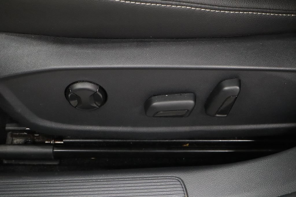 Used 2023 Volkswagen Jetta SE FWD image 25