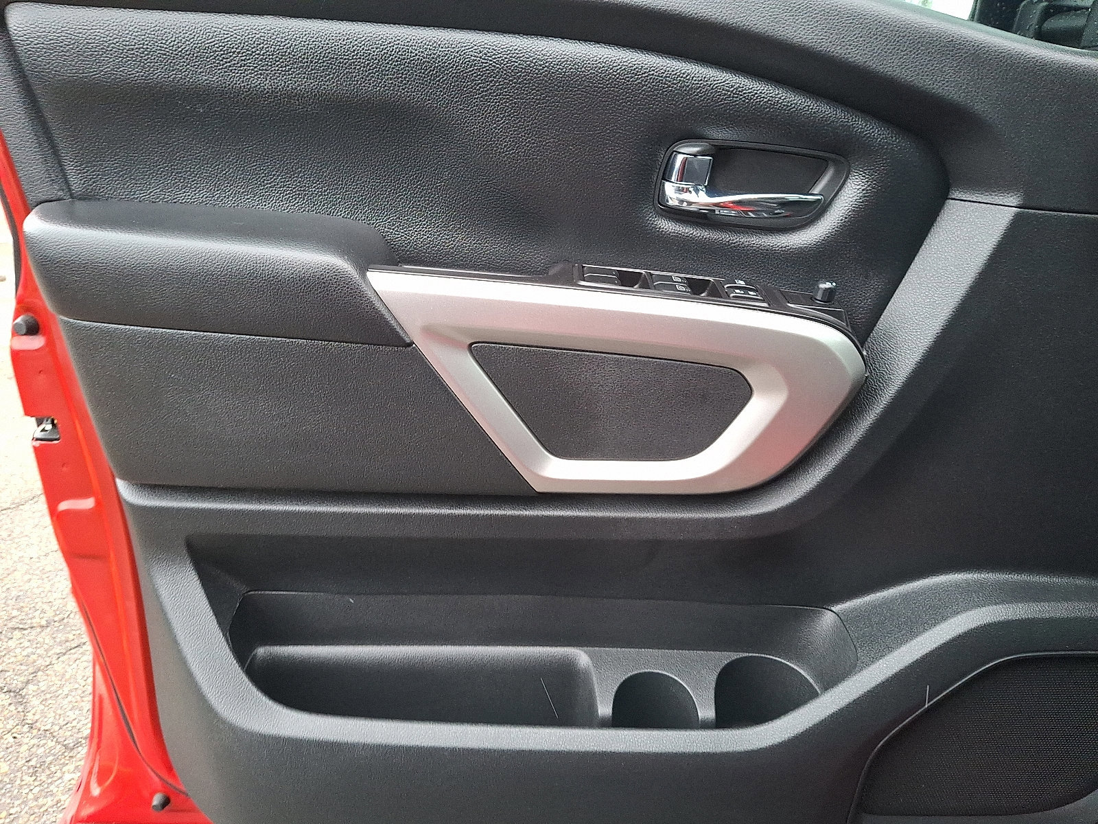 Used 2020 Nissan Titan SV w/ SV Convenience Package image 12