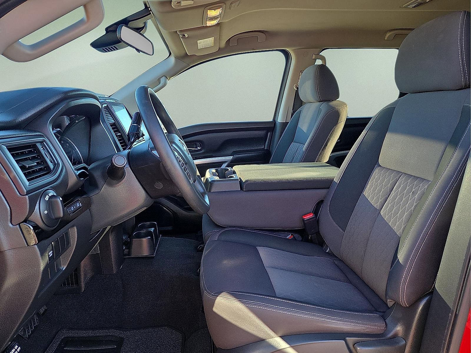 Used 2024 Nissan Titan SV image 14