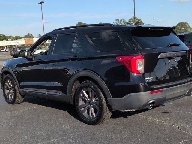 Certified 2021 Ford Explorer XLT w/ Equipment Group 202A RWD image 6