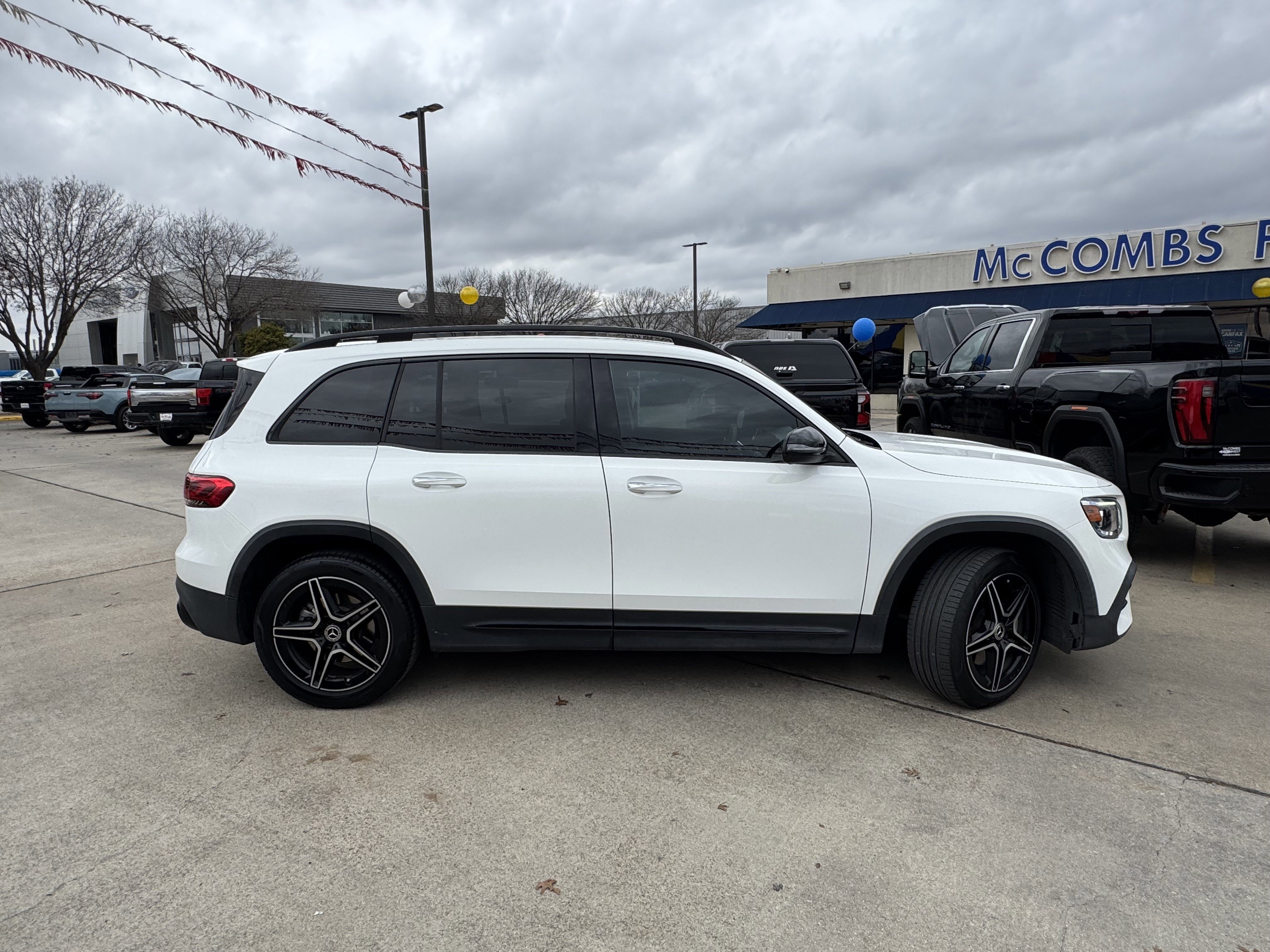 Used 2023 Mercedes-Benz GLB 250 image 3