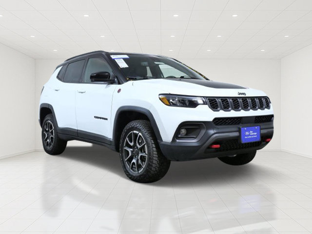 Used 2025 Jeep Compass Trailhawk AWD/4WD image 1