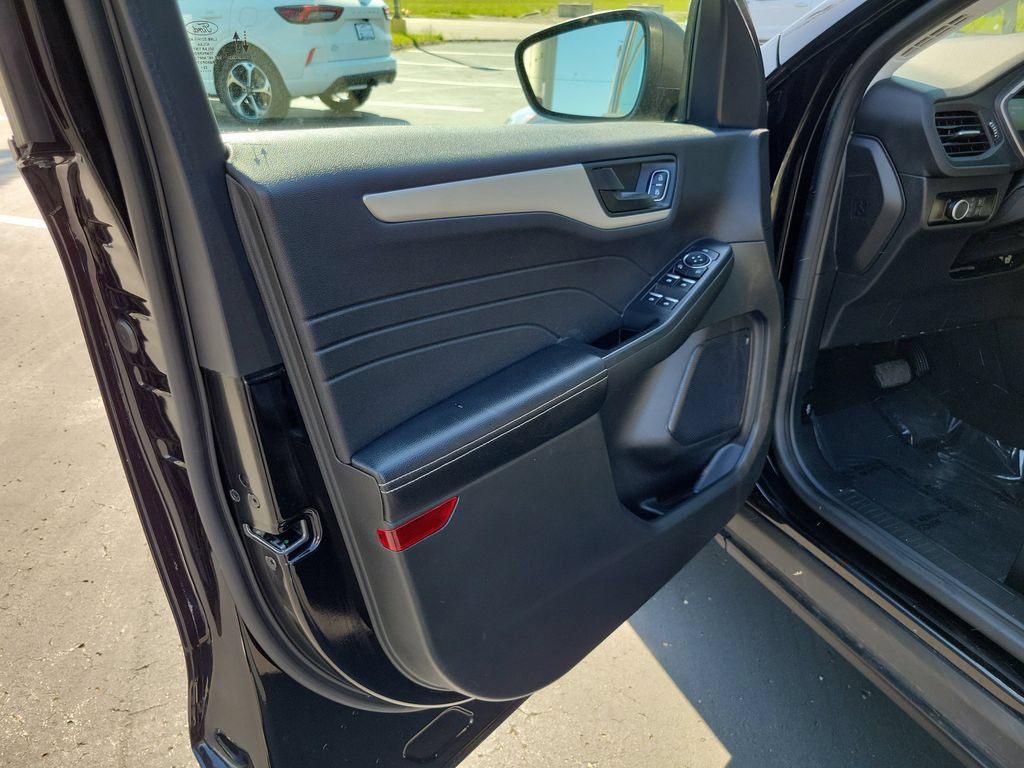 Certified 2022 Ford Escape SE w/ Cold Weather Package AWD/4WD image 6
