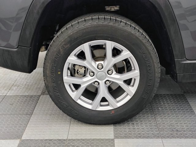 Used 2022 Jeep Grand Cherokee Limited AWD/4WD image 12
