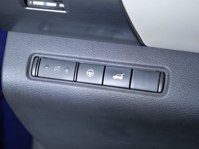 Used 2023 Nissan Pathfinder SL AWD/4WD image 22