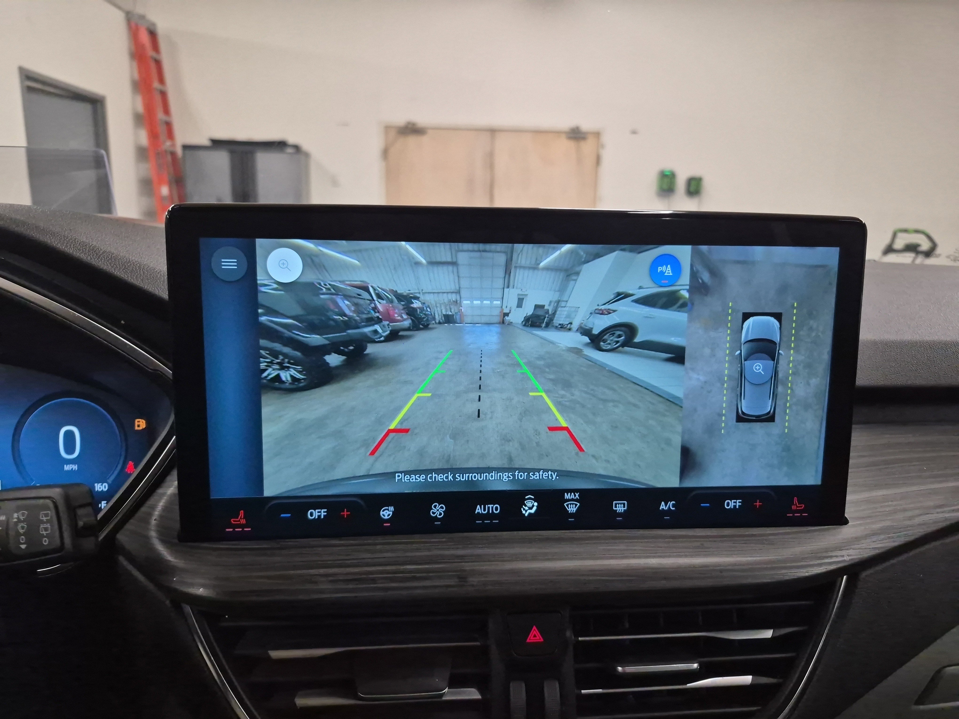 Certified 2025 Ford Escape SE w/ PHEV Premium Package image 38