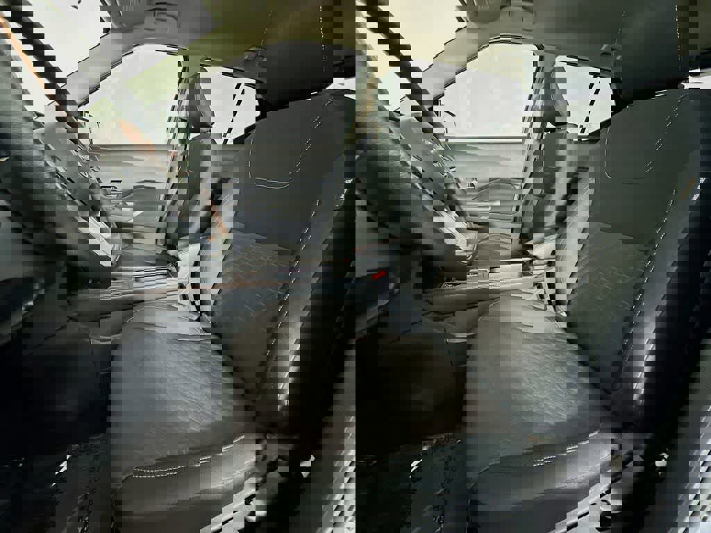 Used 2023 Nissan Kicks SV image 15