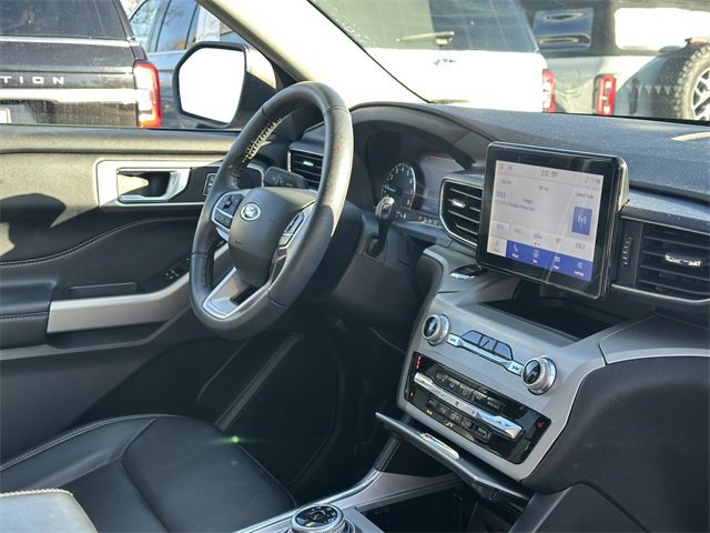 Certified 2022 Ford Explorer XLT w/ Equipment Group 202A image 33