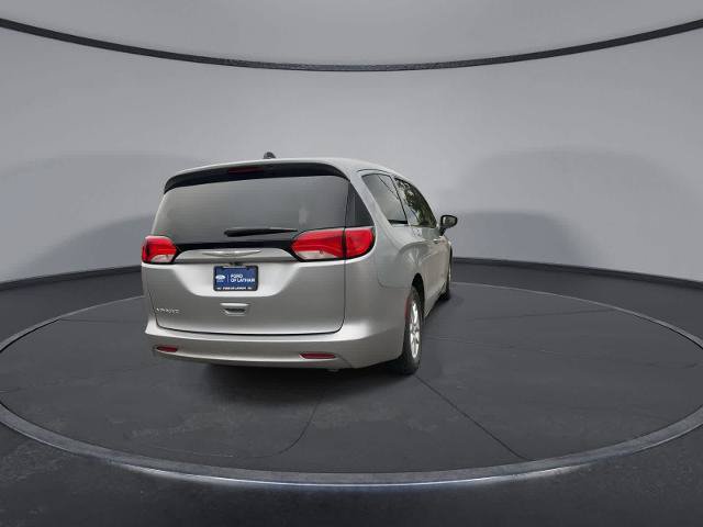 Used 2021 Chrysler Voyager LX FWD image 7