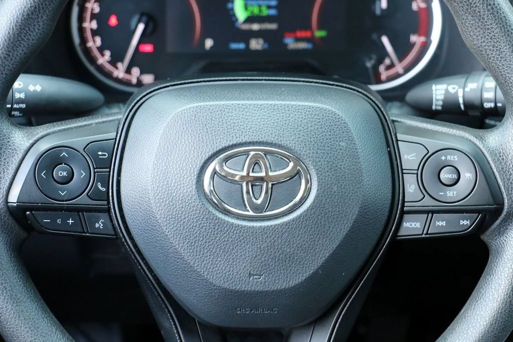 Used 2025 Toyota RAV4 XLE AWD/4WD image 24