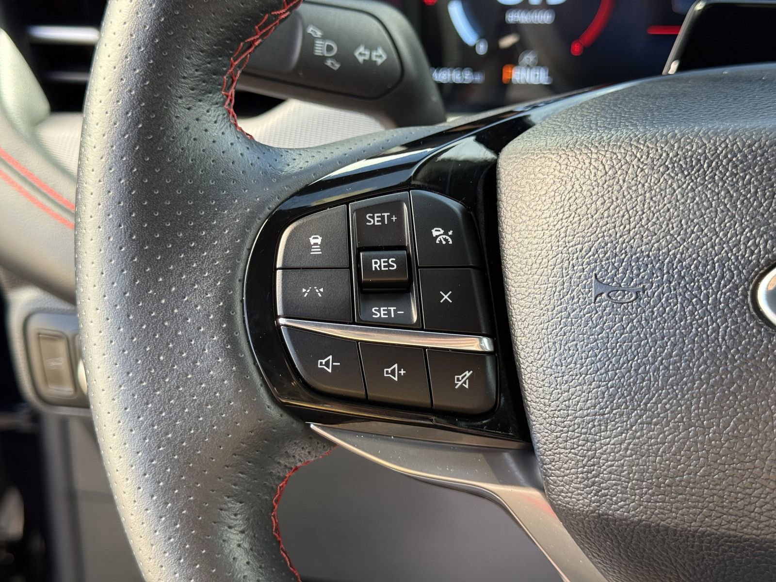 Certified 2025 Ford Explorer ST-Line image 28