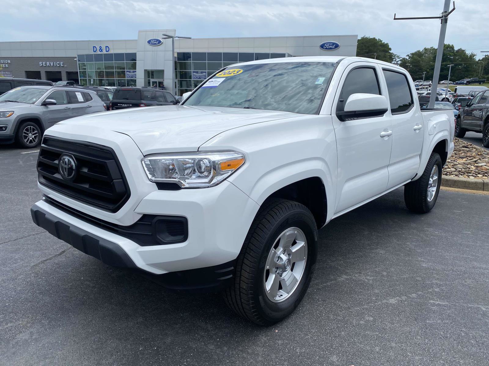 Used 2023 Toyota Tacoma SR AWD/4WD image 3