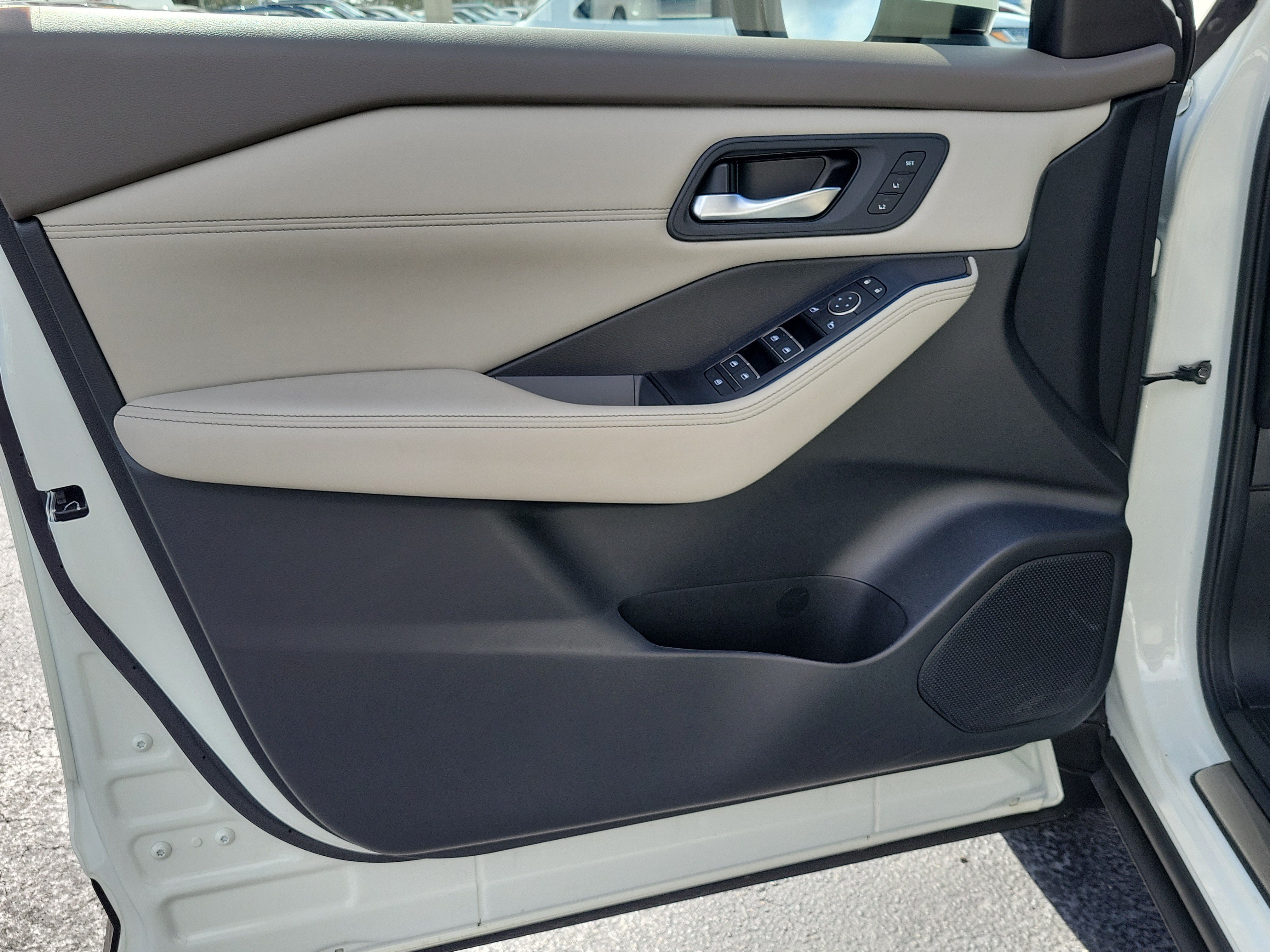 Used 2023 Nissan Rogue SL w/ SL Premium Package FWD image 19