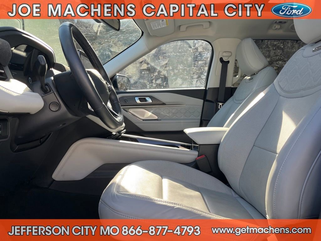 Certified 2025 Ford Explorer Platinum w/ LUX Leather Package image 17