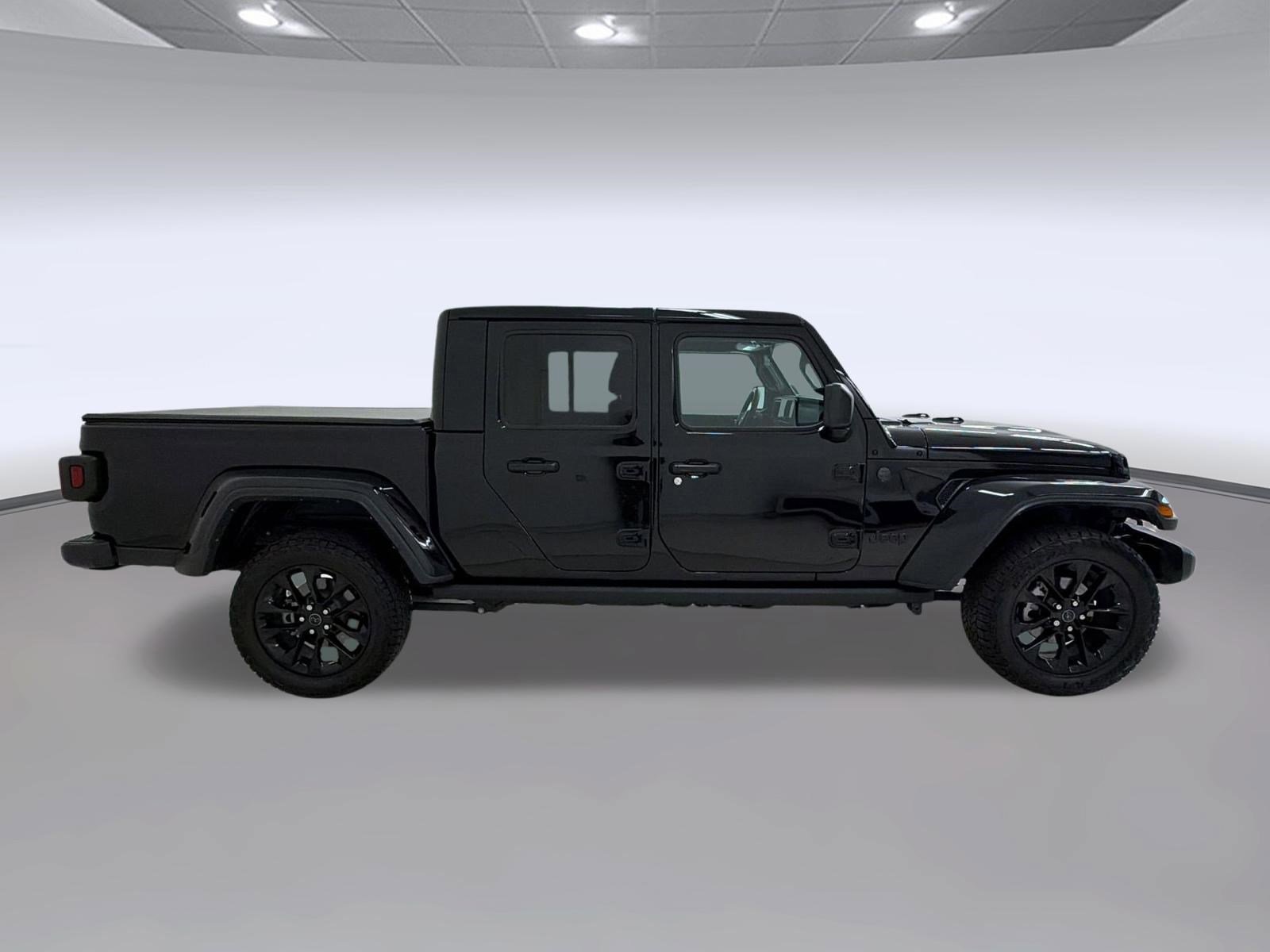 Used 2025 Jeep Gladiator Sport AWD/4WD image 6