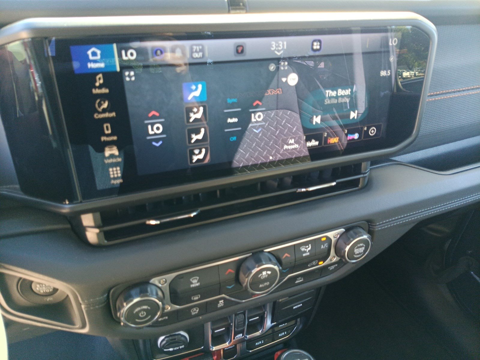 Used 2026 Jeep Gladiator Mojave AWD/4WD image 15