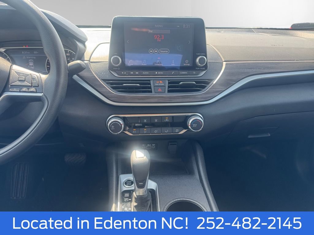 Used 2025 Nissan Altima 2.5 SV FWD image 12