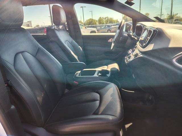 Used 2025 Chrysler Pacifica Select FWD image 14