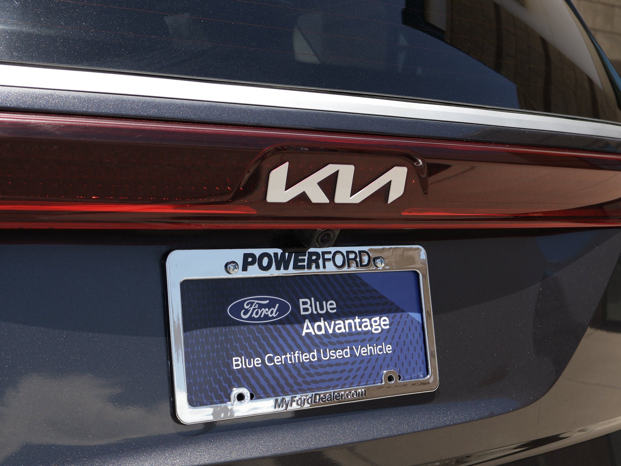 Used 2022 Kia Carnival LX FWD image 19