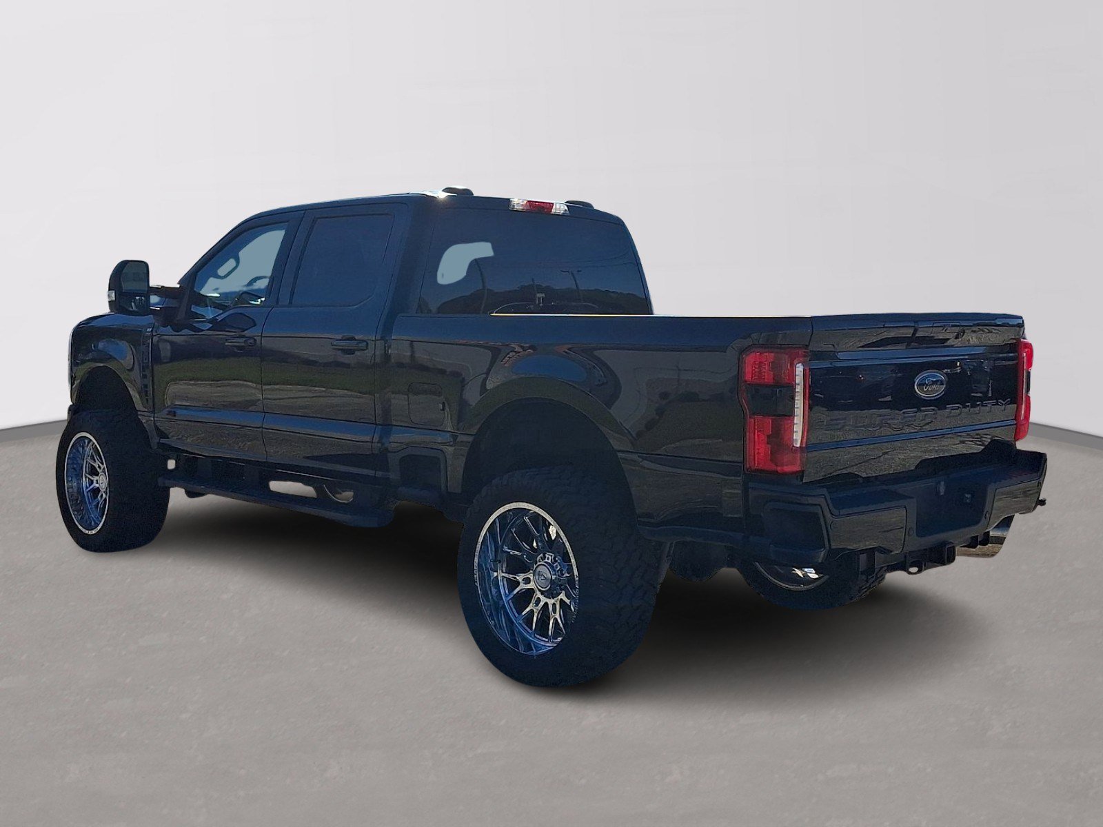 Certified 2023 Ford F250 XLT w/ Black Appearance Package image 4