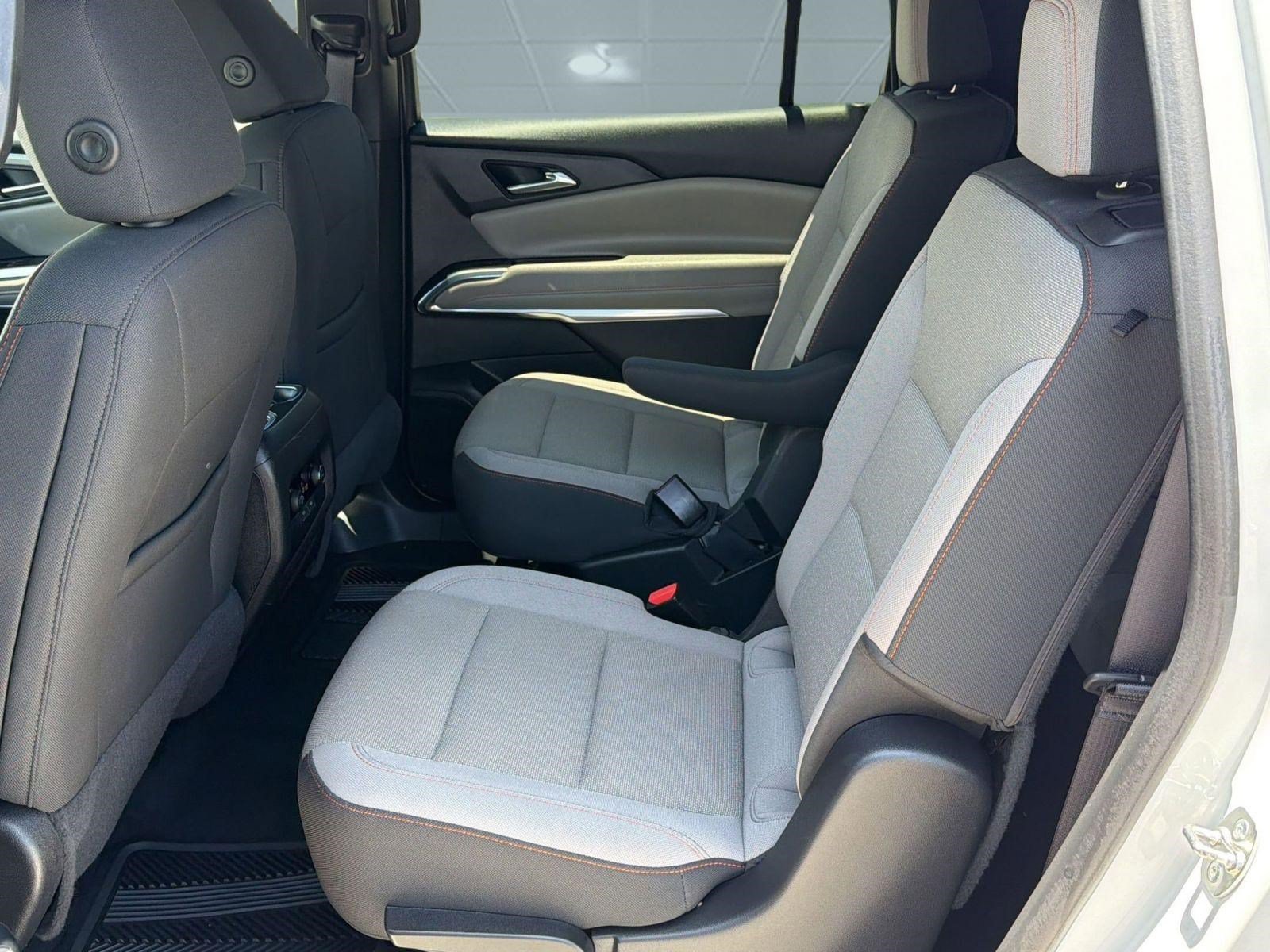 Used 2025 Chevrolet Traverse LT AWD/4WD image 14