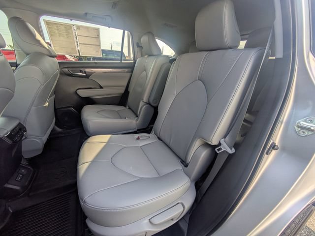 Used 2024 Toyota Highlander Limited FWD image 14