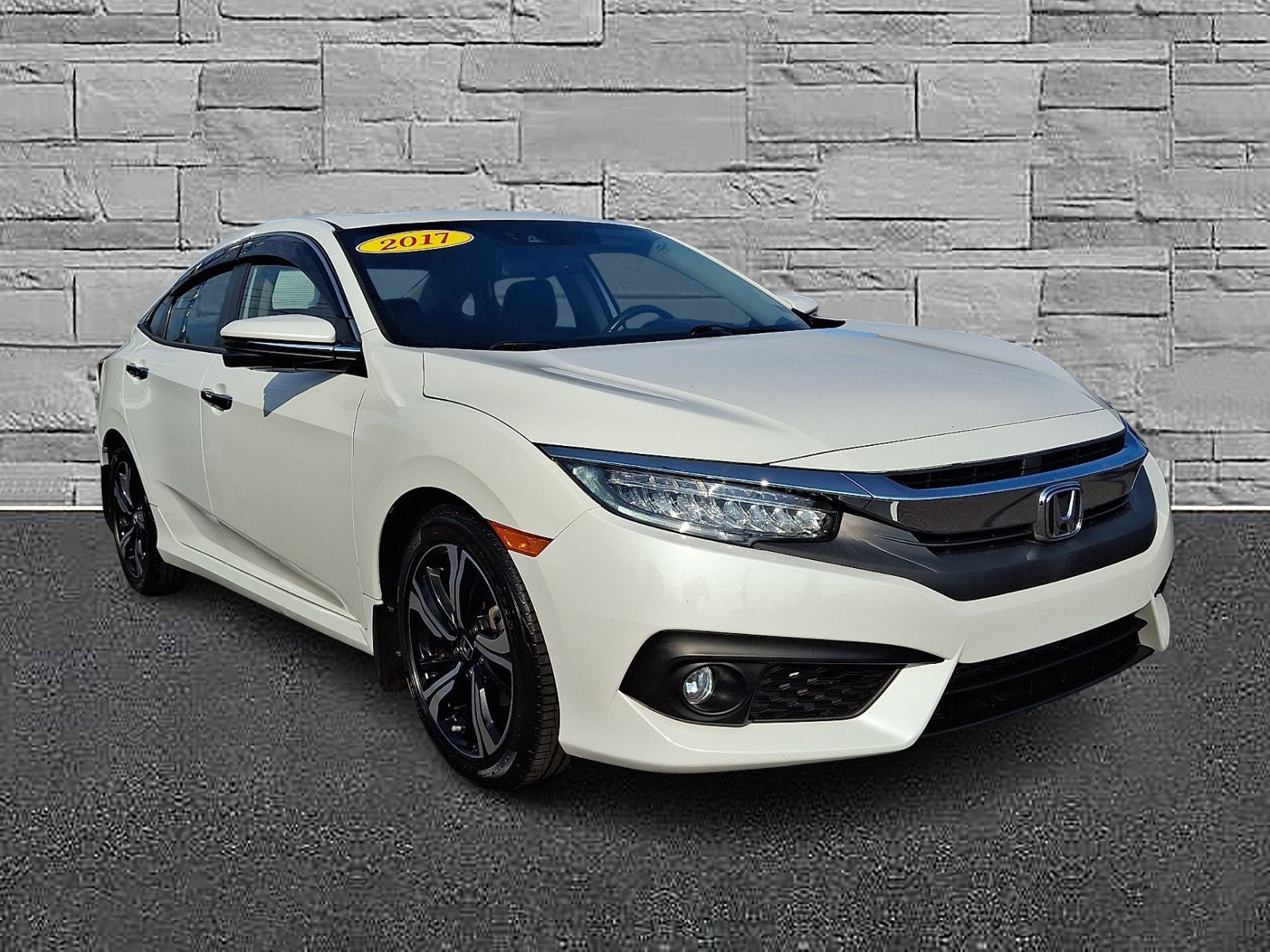 Used 2017 Honda Civic Touring image 2