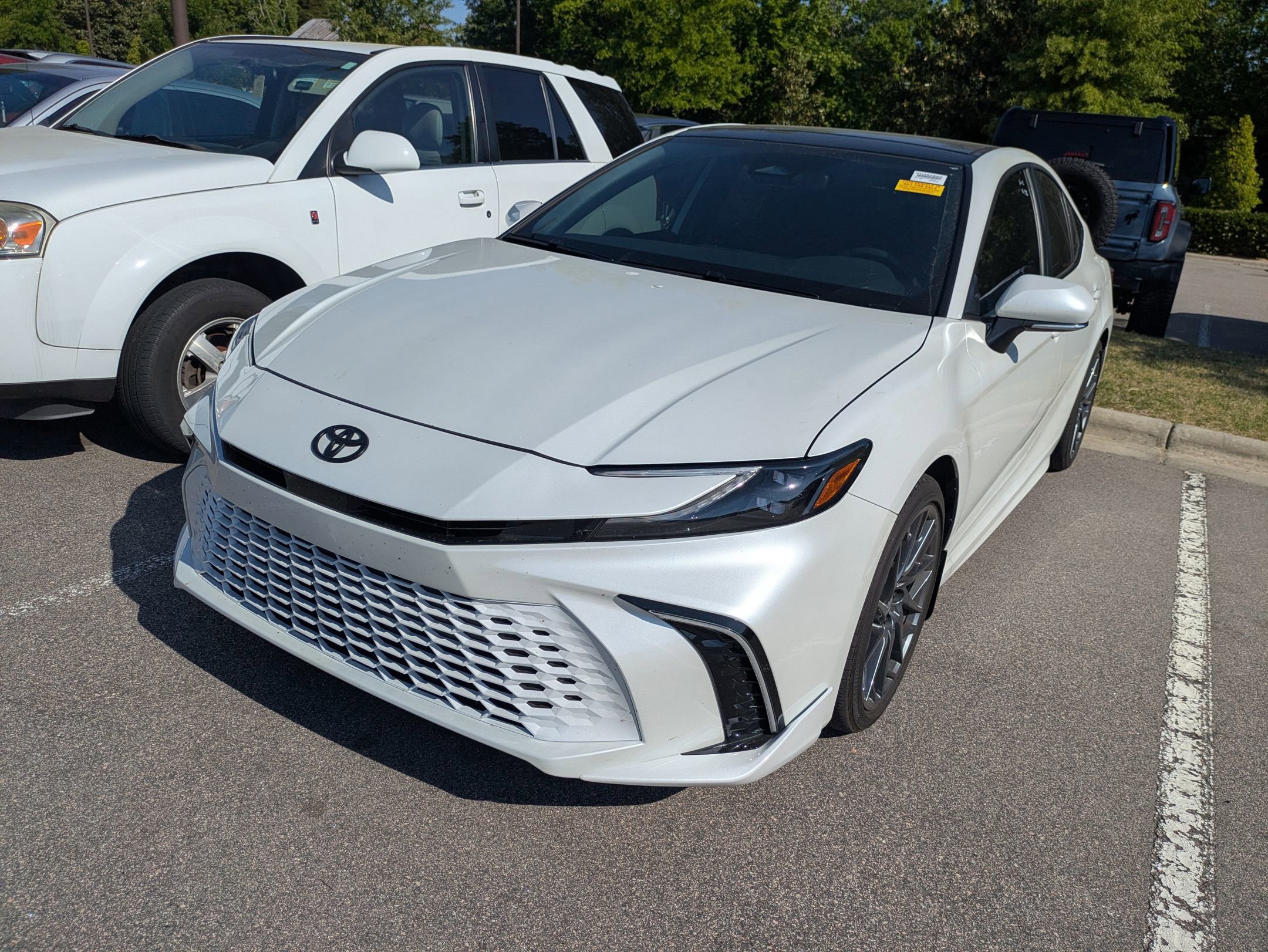 Used 2025 Toyota Camry XSE FWD image 3