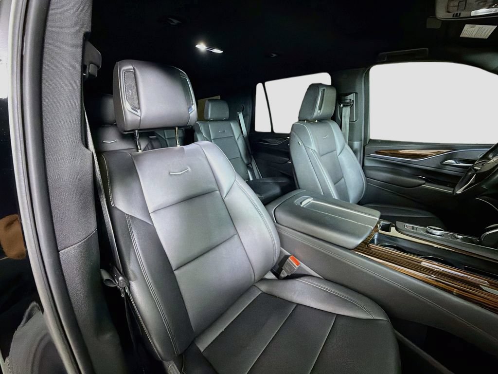 Used 2022 Cadillac Escalade Luxury AWD/4WD image 32