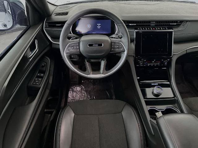 Used 2025 Jeep Grand Cherokee Altitude AWD/4WD image 10