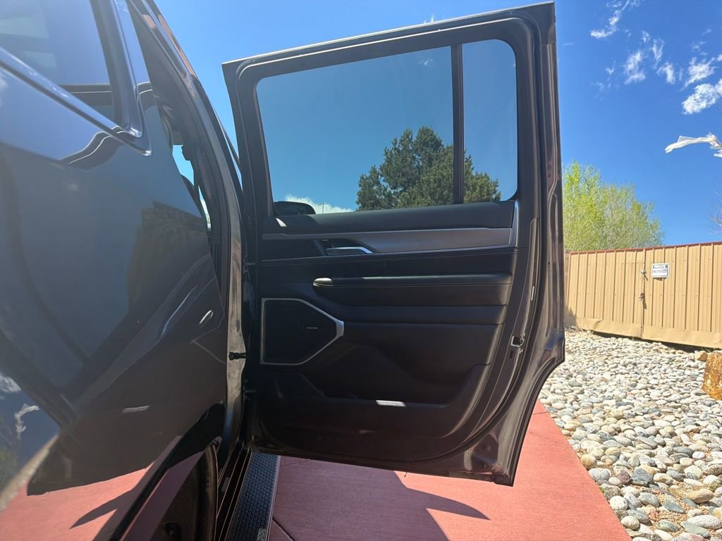 Used 2023 Jeep Wagoneer Series II image 28