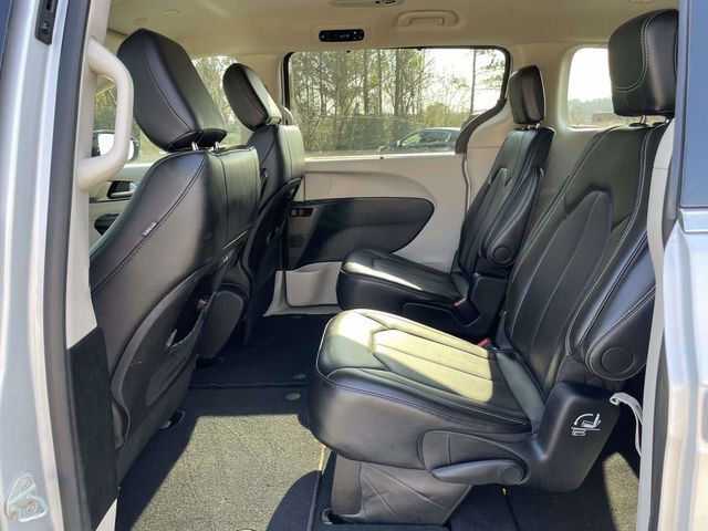 Used 2024 Chrysler Pacifica Touring-L image 13
