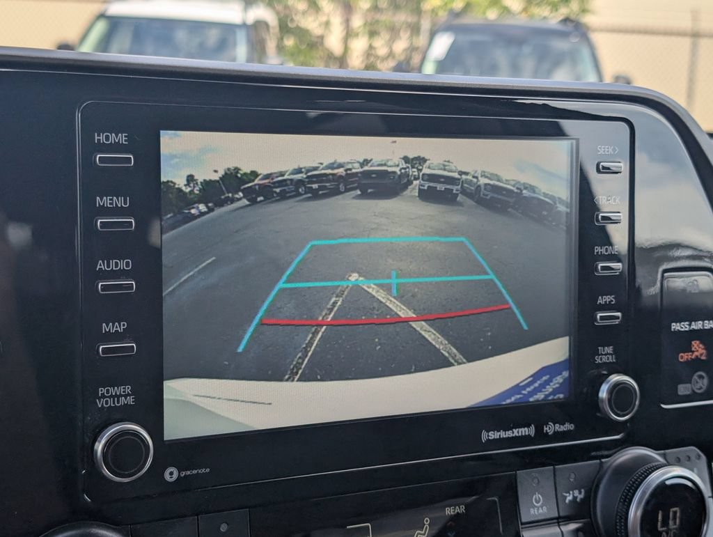 Used 2022 Toyota Highlander XLE FWD image 24