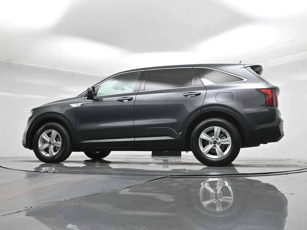 Used 2023 Kia Sorento LX image 26