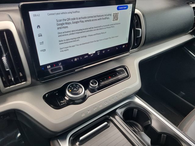 Certified 2025 Ford Expedition Active AWD/4WD image 16
