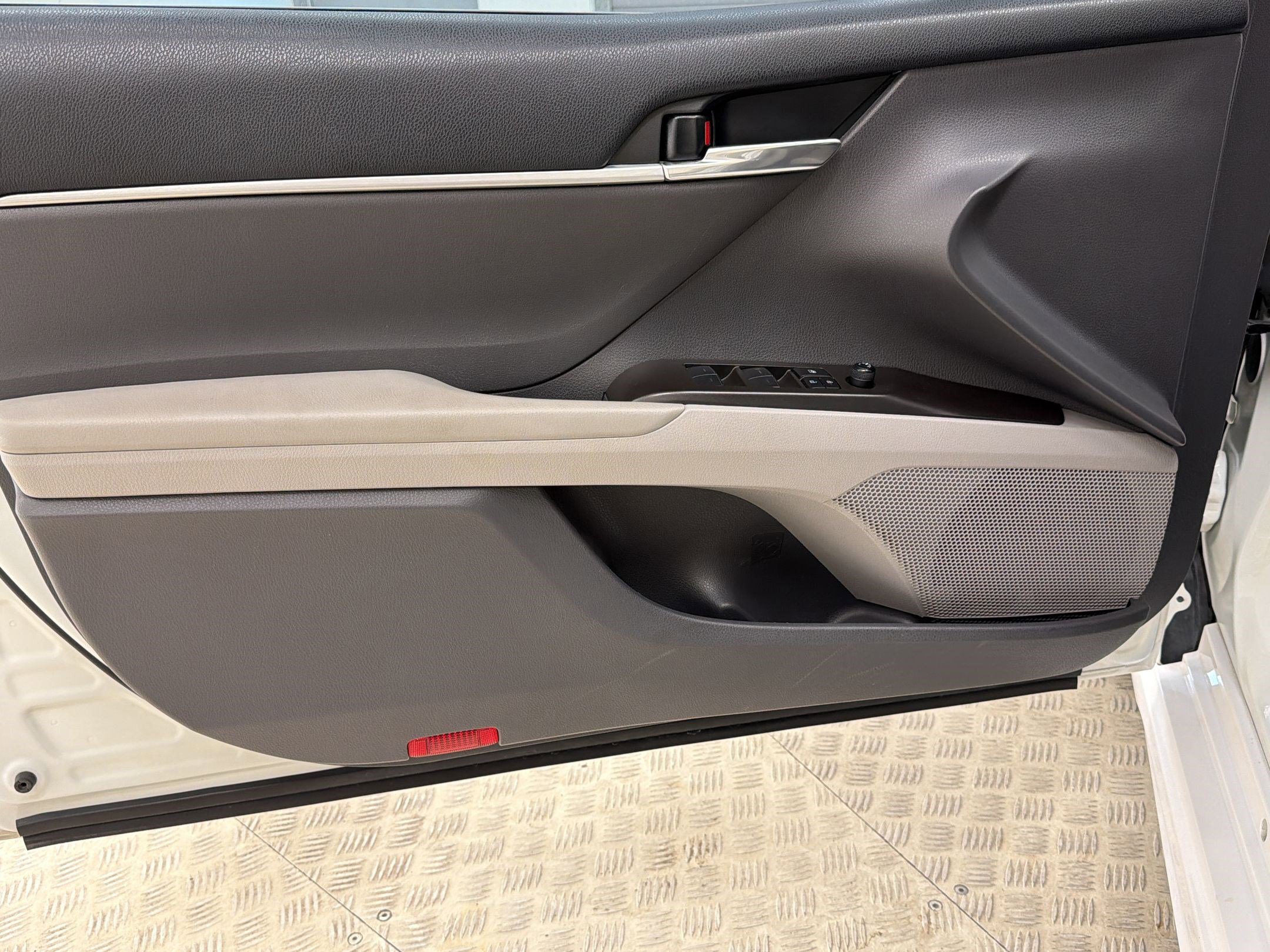Used 2022 Toyota Camry SE FWD image 21