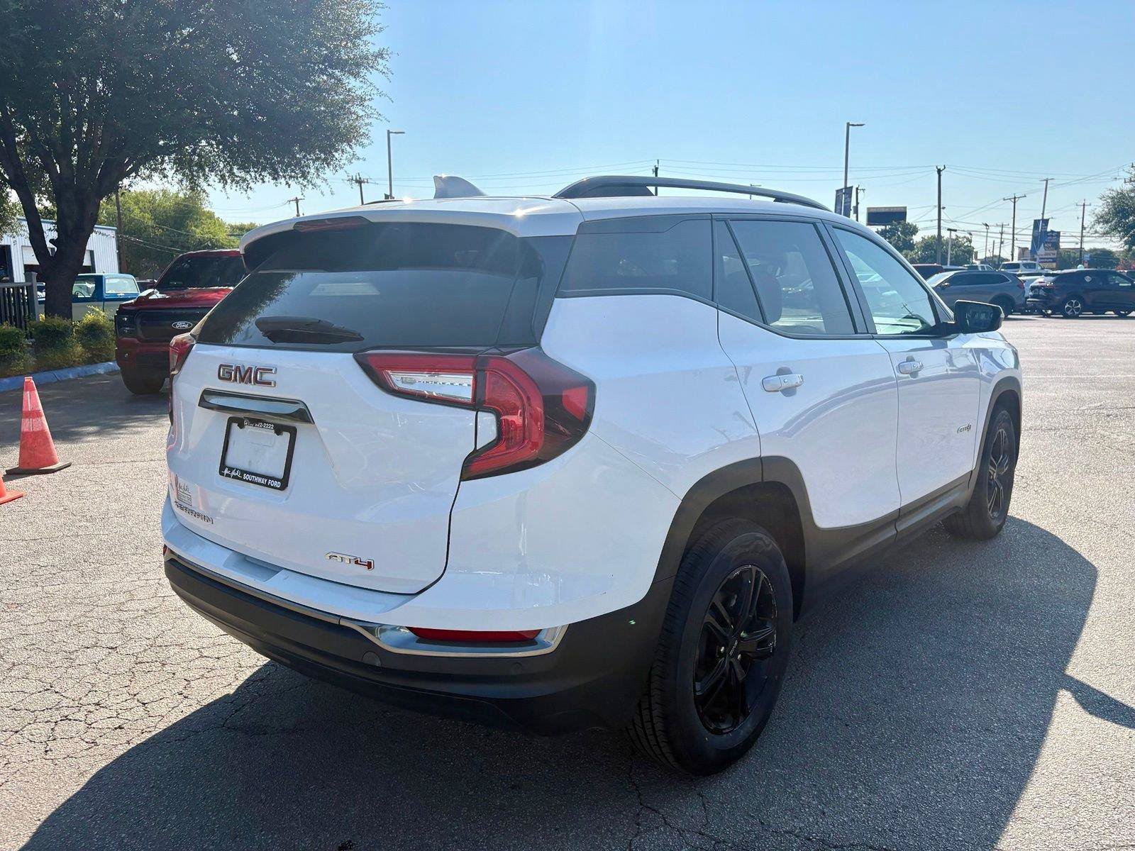 Used 2023 GMC Terrain AT4 AWD/4WD image 3