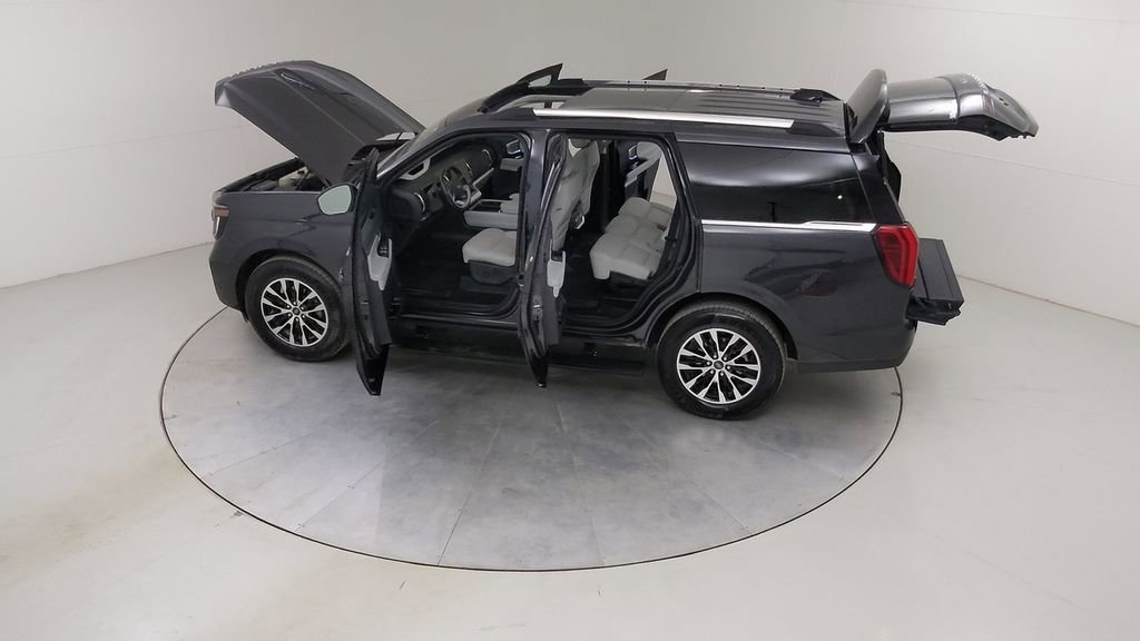 Certified 2025 Ford Expedition Platinum image 57