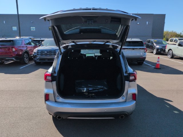 Certified 2023 Ford Escape ST-Line Select AWD/4WD image 18